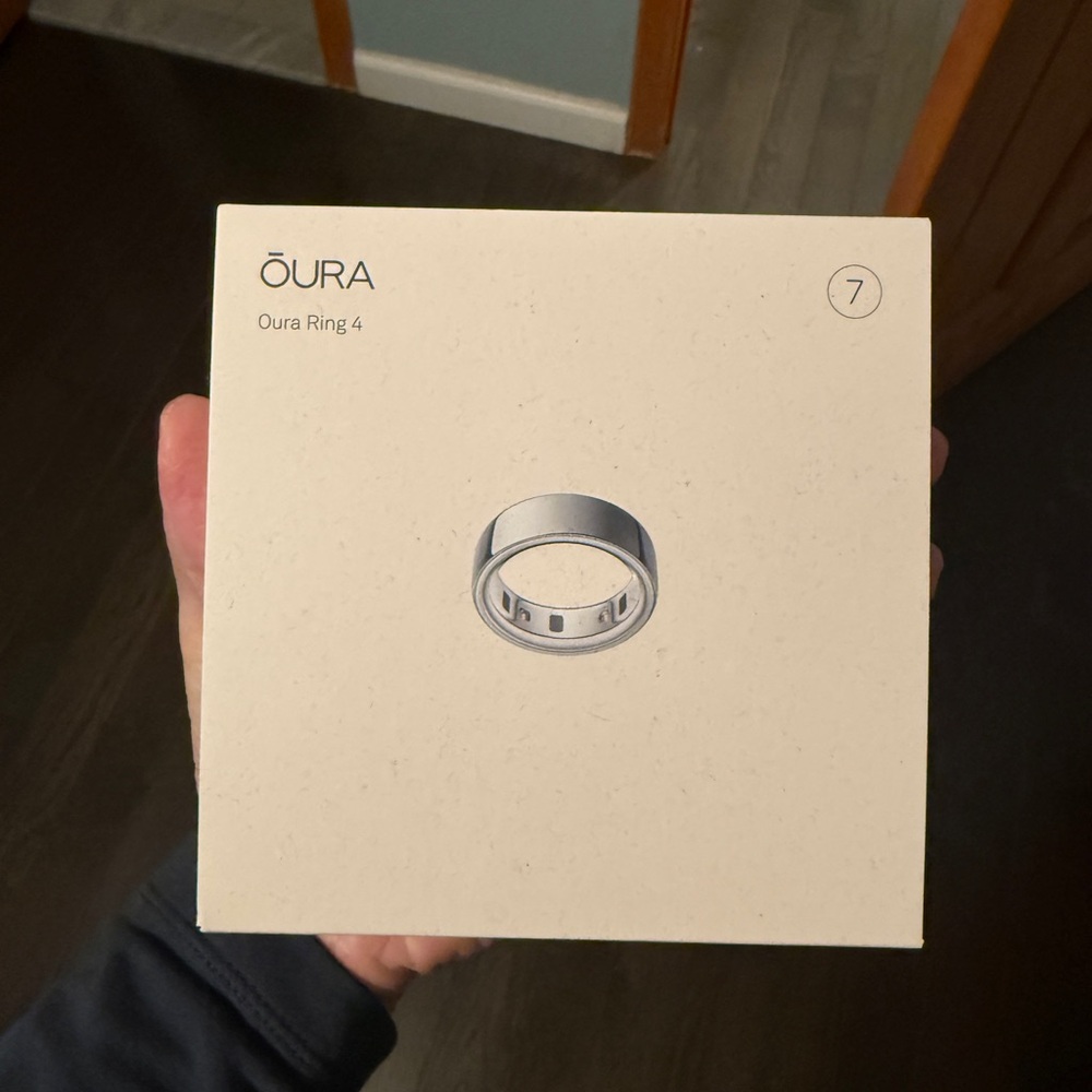 Oura Ring 4 — Silver in size 7